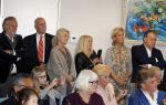 Blaricum 26 april 2016
Natasja Froger krijgt lintje voor al haar verdiensten voor onze samenleving. Haar man Rene  familie vader  moeder en vriendinnen zijn er natuurlijk bij. Frank Wisse
