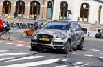 Amsterdam 23 april 2016 
Gordon met zijn audi Q7 in camouflage kleuren in Amsterdam zuid.