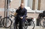 Amsterdam 12 mei 2016
Jaap v Zweden bellend op de fiets in amsterdam.