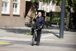 Amsterdam 12 mei 2016
Jaap v Zweden bellend op de fiets in amsterdam.