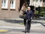 Amsterdam 12 mei 2016
Jaap v Zweden bellend op de fiets in amsterdam.