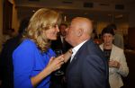 Blaricum 26 april 2016
Natasja Froger krijgt lintje voor al haar verdiensten voor onze samenleving. Haar man Rene  familie vader  moeder en vriendinnen zijn er natuurlijk bij. Jack v Gelder op krukken