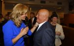 Blaricum 26 april 2016
Natasja Froger krijgt lintje voor al haar verdiensten voor onze samenleving. Haar man Rene  familie vader  moeder en vriendinnen zijn er natuurlijk bij. Jack v Gelder op krukken