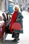 Amsterdam 17 mei 2016 
Karin Bloemen wordt door haar man afgezet bij de kleine komedie. Karin is heel veel kg afgevallen.
