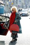 Amsterdam 17 mei 2016 
Karin Bloemen wordt door haar man afgezet bij de kleine komedie. Karin is heel veel kg afgevallen.