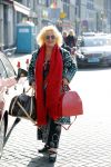 Amsterdam 17 mei 2016 
Karin Bloemen wordt door haar man afgezet bij de kleine komedie. Karin is heel veel kg afgevallen.