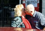Amsterdam 17 mei 2016 
Karin Bloemen wordt door haar man afgezet bij de kleine komedie. Karin is heel veel kg afgevallen.