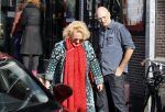 Amsterdam 17 mei 2016 
Karin Bloemen wordt door haar man afgezet bij de kleine komedie. Karin is heel veel kg afgevallen.
