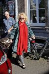 Amsterdam 17 mei 2016 
Karin Bloemen wordt door haar man afgezet bij de kleine komedie. Karin is heel veel kg afgevallen.