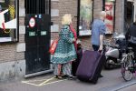 Amsterdam 17 mei 2016 
Karin Bloemen wordt door haar man afgezet bij de kleine komedie. Karin is heel veel kg afgevallen.