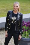 Amsterdam 22 april 2016 
Boekpresentatie Maestra met  Heleen van Royen, schrijfster Lisa Hilton en Halina Reijn. Kim Feenstra met een vriendin