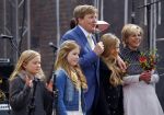 Zwolle 27 april 2016
Koningsdag in Zwolle met Koning Willem Alexander Koningin Maxima Prinses Amalia Ariane Alexia Prins Constantijn Prinses Laurentien Prins Maurits Prinses Marilene Prins Bernhard Prinses Annette Prins Pieter Christiaan Prinses Anita Prins Floris en Prinses Aimee.