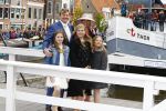 Zwolle 27 april 2016
Koningsdag in Zwolle met Koning Willem Alexander Koningin Maxima Prinses Amalia Ariane Alexia Prins Constantijn Prinses Laurentien Prins Maurits Prinses Marilene Prins Bernhard Prinses Annette Prins Pieter Christiaan Prinses Anita Prins Floris en Prinses Aimee.