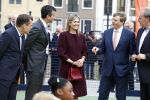 Amsterdam 22 april 2016
Koning Willem Alexander en Koningin Maxima bij de opening van de koningsspelen in Amsterdam.
Richard Krajicek vangt ze op en Johnny de Mol doet de presentatie.