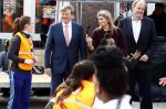 Amsterdam 22 april 2016
Koning Willem Alexander en Koningin Maxima bij de opening van de koningsspelen in Amsterdam.
Richard Krajicek vangt ze op en Johnny de Mol doet de presentatie.