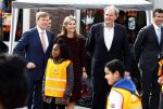 Amsterdam 22 april 2016
Koning Willem Alexander en Koningin Maxima bij de opening van de koningsspelen in Amsterdam.
Richard Krajicek vangt ze op en Johnny de Mol doet de presentatie.