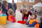 Amsterdam 22 april 2016
Koning Willem Alexander en Koningin Maxima bij de opening van de koningsspelen in Amsterdam.
Richard Krajicek vangt ze op en Johnny de Mol doet de presentatie.