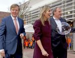 Amsterdam 22 april 2016
Koning Willem Alexander en Koningin Maxima bij de opening van de koningsspelen in Amsterdam.
Richard Krajicek vangt ze op en Johnny de Mol doet de presentatie.
