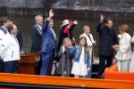 Zwolle 27 april 2016
Koningsdag in Zwolle met Koning Willem Alexander Koningin Maxima Prinses Amalia Ariane Alexia Prins Constantijn Prinses Laurentien Prins Maurits Prinses Marilene Prins Bernhard Prinses Annette Prins Pieter Christiaan Prinses Anita Prins Floris en Prinses Aimee.