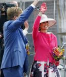 Zwolle 27 april 2016
Koningsdag in Zwolle met Koning Willem Alexander Koningin Maxima Prinses Amalia Ariane Alexia Prins Constantijn Prinses Laurentien Prins Maurits Prinses Marilene Prins Bernhard Prinses Annette Prins Pieter Christiaan Prinses Anita Prins Floris en Prinses Aimee.