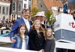 Zwolle 27 april 2016
Koningsdag in Zwolle met Koning Willem Alexander Koningin Maxima Prinses Amalia Ariane Alexia Prins Constantijn Prinses Laurentien Prins Maurits Prinses Marilene Prins Bernhard Prinses Annette Prins Pieter Christiaan Prinses Anita Prins Floris en Prinses Aimee.
