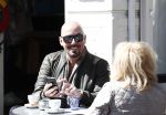 Amsterdam 21 april 2016 
Maik de Boer met een vriendin op terras.