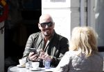 Amsterdam 21 april 2016 
Maik de Boer met een vriendin op terras.
