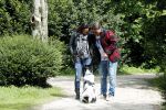 Amsterdam 14 mei 2016
Martijn Krabbe en zijn vriendin Noi Pakon aan het wandelen met de hond in het park.