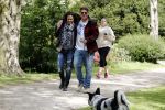 Amsterdam 14 mei 2016
Martijn Krabbe en zijn vriendin Noi Pakon aan het wandelen met de hond in het park.