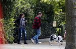 Amsterdam 14 mei 2016
Martijn Krabbe en zijn vriendin Noi Pakon aan het wandelen met de hond in het park.
