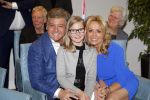 Blaricum 26 april 2016
Natasja Froger krijgt lintje voor al haar verdiensten voor onze samenleving. Haar man Rene  familie vader  moeder en vriendinnen zijn er natuurlijk bij.
