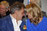 Blaricum 26 april 2016
Natasja Froger krijgt lintje voor al haar verdiensten voor onze samenleving. Haar man Rene  familie vader  moeder en vriendinnen zijn er natuurlijk bij.