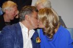 Blaricum 26 april 2016
Natasja Froger krijgt lintje voor al haar verdiensten voor onze samenleving. Haar man Rene  familie vader  moeder en vriendinnen zijn er natuurlijk bij.