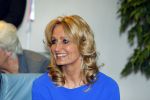 Blaricum 26 april 2016
Natasja Froger krijgt lintje voor al haar verdiensten voor onze samenleving. Haar man Rene  familie vader  moeder en vriendinnen zijn er natuurlijk bij.