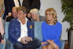 Blaricum 26 april 2016
Natasja Froger krijgt lintje voor al haar verdiensten voor onze samenleving. Haar man Rene  familie vader  moeder en vriendinnen zijn er natuurlijk bij.