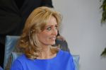Blaricum 26 april 2016
Natasja Froger krijgt lintje voor al haar verdiensten voor onze samenleving. Haar man Rene  familie vader  moeder en vriendinnen zijn er natuurlijk bij.