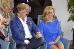 Blaricum 26 april 2016
Natasja Froger krijgt lintje voor al haar verdiensten voor onze samenleving. Haar man Rene  familie vader  moeder en vriendinnen zijn er natuurlijk bij.
