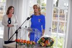 Blaricum 26 april 2016
Natasja Froger krijgt lintje voor al haar verdiensten voor onze samenleving. Haar man Rene  familie vader  moeder en vriendinnen zijn er natuurlijk bij.