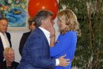 Blaricum 26 april 2016
Natasja Froger krijgt lintje voor al haar verdiensten voor onze samenleving. Haar man Rene  familie vader  moeder en vriendinnen zijn er natuurlijk bij.