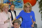 Blaricum 26 april 2016
Natasja Froger krijgt lintje voor al haar verdiensten voor onze samenleving. Haar man Rene  familie vader  moeder en vriendinnen zijn er natuurlijk bij.