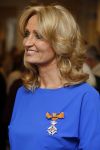 Blaricum 26 april 2016
Natasja Froger krijgt lintje voor al haar verdiensten voor onze samenleving. Haar man Rene  familie vader  moeder en vriendinnen zijn er natuurlijk bij.