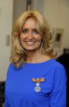 Blaricum 26 april 2016
Natasja Froger krijgt lintje voor al haar verdiensten voor onze samenleving. Haar man Rene  familie vader  moeder en vriendinnen zijn er natuurlijk bij.