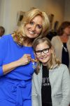 Blaricum 26 april 2016
Natasja Froger krijgt lintje voor al haar verdiensten voor onze samenleving. Haar man Rene  familie vader  moeder en vriendinnen zijn er natuurlijk bij.