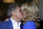 Blaricum 26 april 2016
Natasja Froger krijgt lintje voor al haar verdiensten voor onze samenleving. Haar man Rene  familie vader  moeder en vriendinnen zijn er natuurlijk bij.