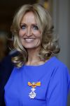 Blaricum 26 april 2016
Natasja Froger krijgt lintje voor al haar verdiensten voor onze samenleving. Haar man Rene  familie vader  moeder en vriendinnen zijn er natuurlijk bij.