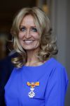 Blaricum 26 april 2016
Natasja Froger krijgt lintje voor al haar verdiensten voor onze samenleving. Haar man Rene  familie vader  moeder en vriendinnen zijn er natuurlijk bij.