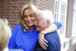 Blaricum 26 april 2016
Natasja Froger krijgt lintje voor al haar verdiensten voor onze samenleving. Haar man Rene  familie vader  moeder en vriendinnen zijn er natuurlijk bij.