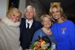 Blaricum 26 april 2016
Natasja Froger krijgt lintje voor al haar verdiensten voor onze samenleving. Haar man Rene  familie vader  moeder en vriendinnen zijn er natuurlijk bij.