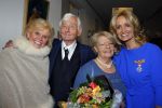 Blaricum 26 april 2016
Natasja Froger krijgt lintje voor al haar verdiensten voor onze samenleving. Haar man Rene  familie vader  moeder en vriendinnen zijn er natuurlijk bij.