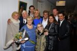 Blaricum 26 april 2016
Natasja Froger krijgt lintje voor al haar verdiensten voor onze samenleving. Haar man Rene  familie vader  moeder en vriendinnen zijn er natuurlijk bij.